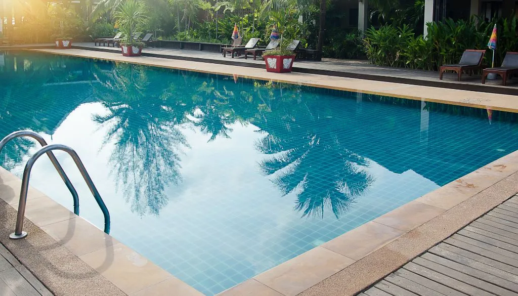 Cómo limpiar el filtro de la piscina